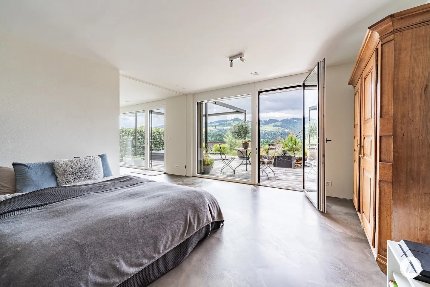 Living in high quality and style - Photo 9 of 13