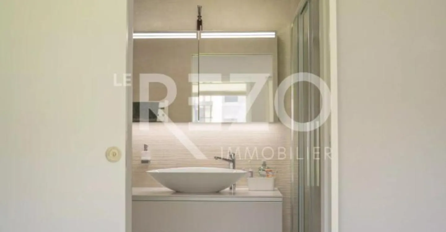 Superb modern and bright 3.5 room apartment in Riddes - Photo 11 of 12