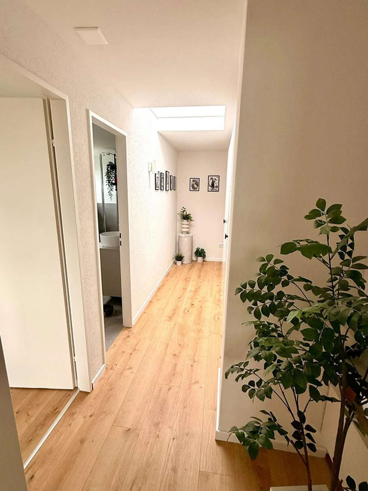 Modernized 5.5-room corner townhouse with large garden & panoramic view - Photo 6 of 13