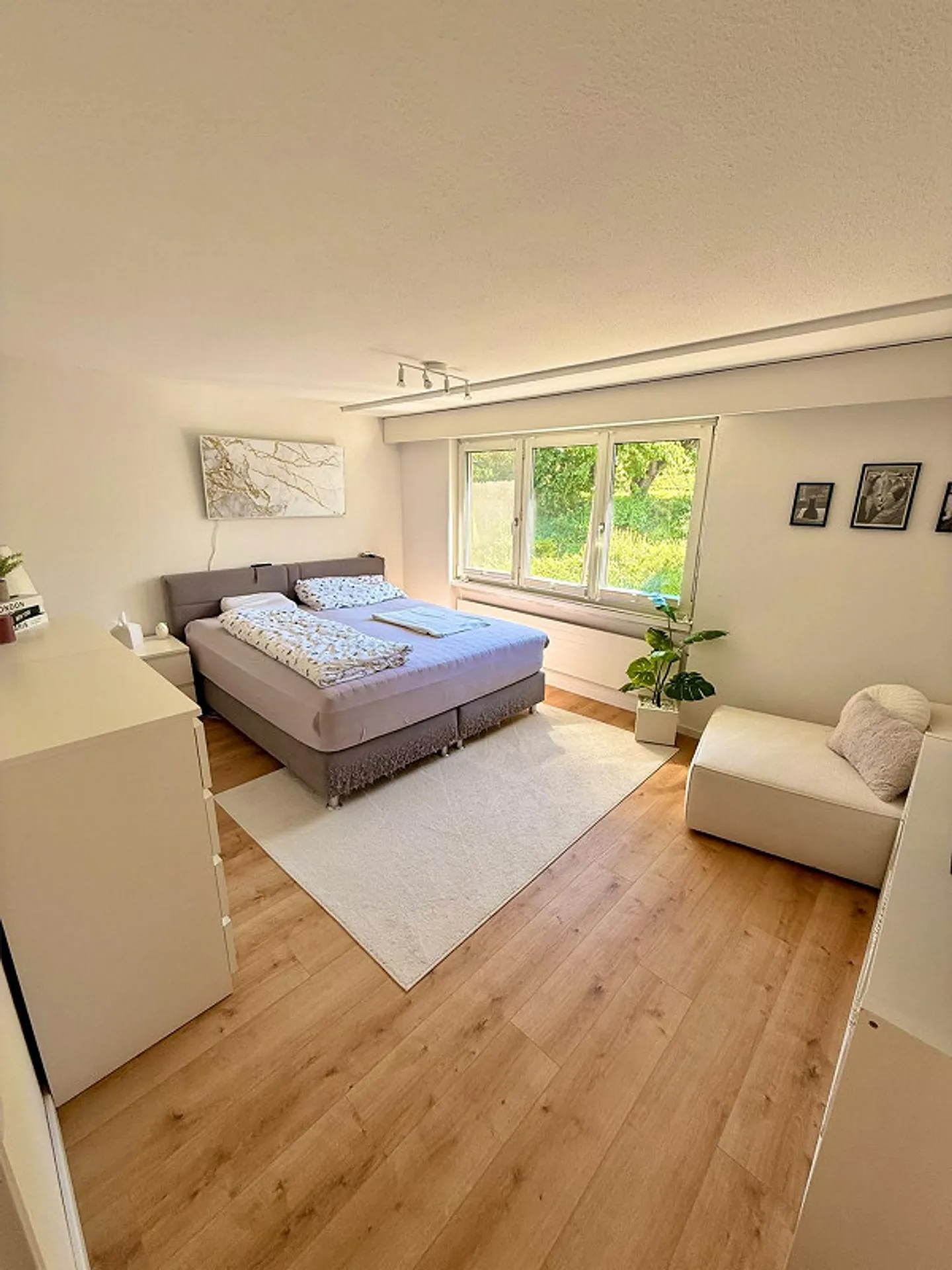 Modernized 5.5-room corner townhouse with large garden & panoramic view - Photo 7 of 13