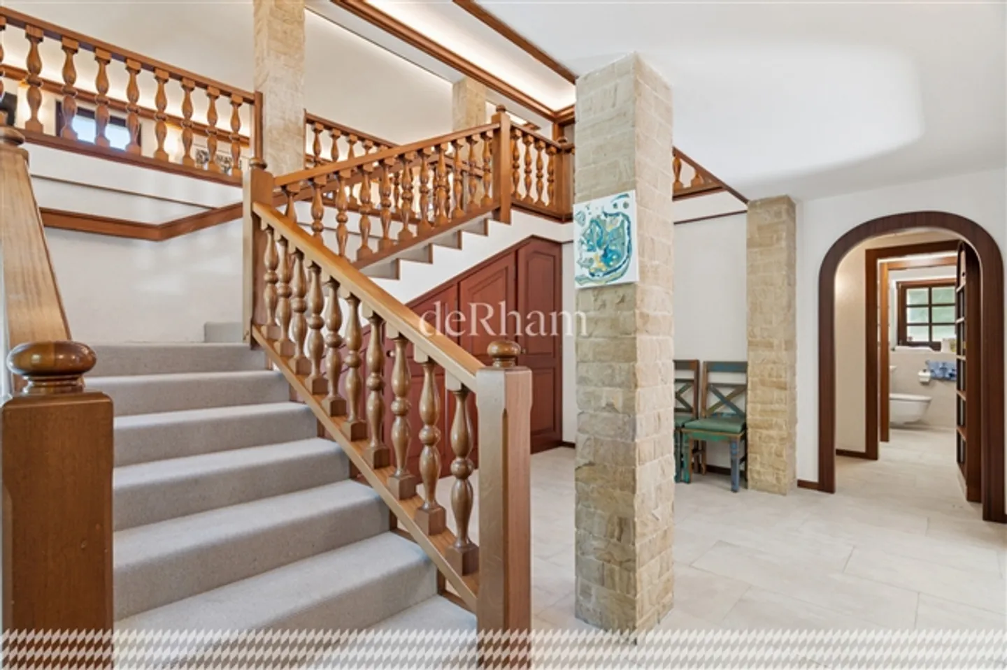 Unique renovated property of 406 m² in the heart of nature - Photo 3 of 15