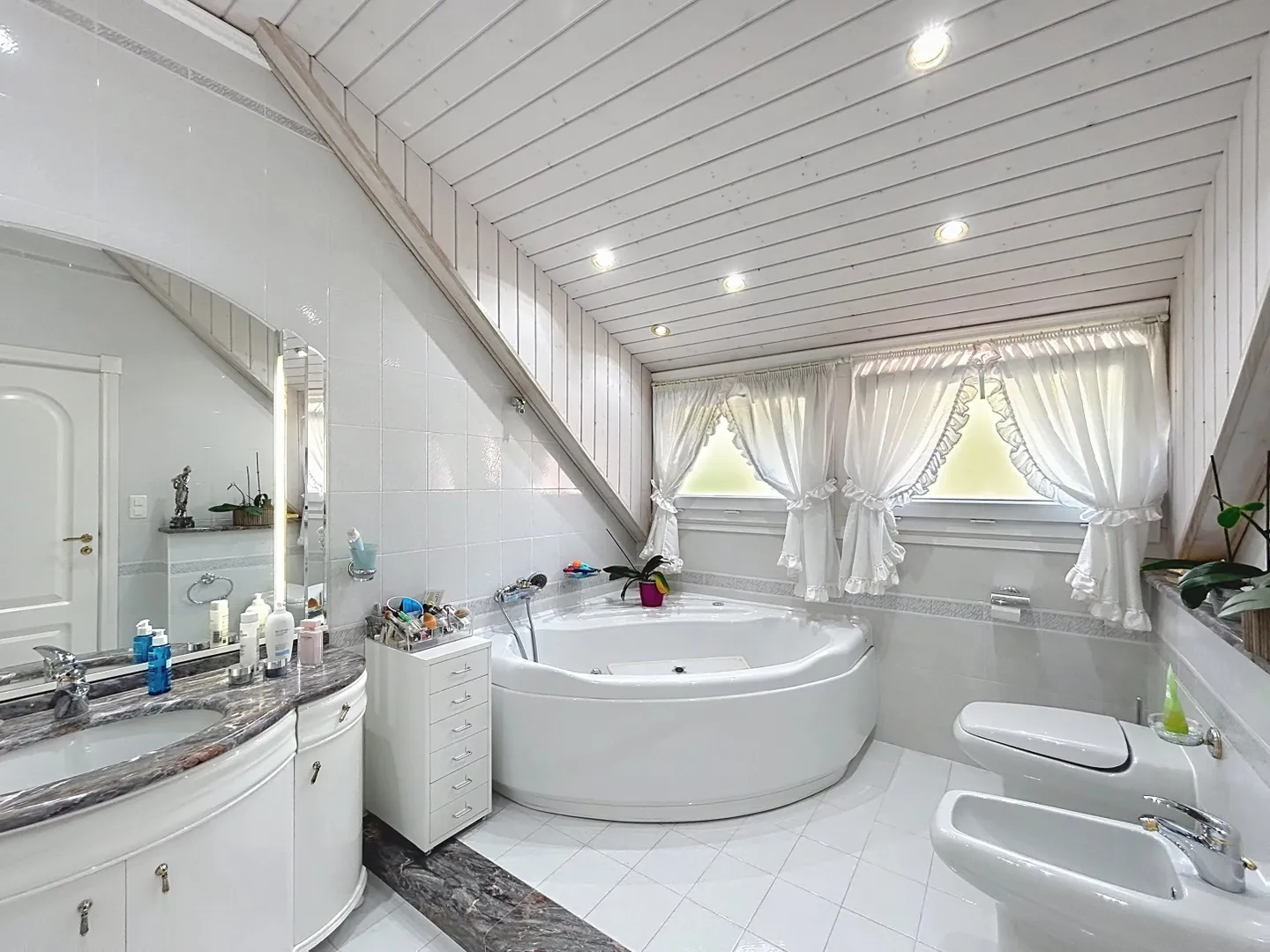 A Jewel of Nature with Panoramic Views of the Lake and the Alps - Photo 19 of 19
