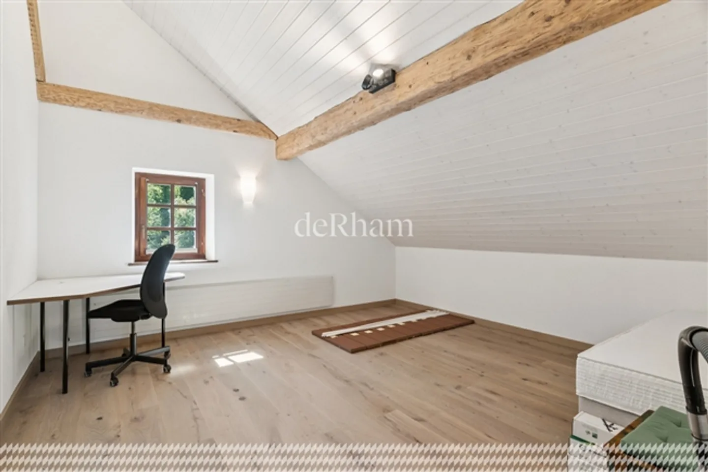 Unique renovated property of 406 m² in the heart of nature - Photo 8 of 15