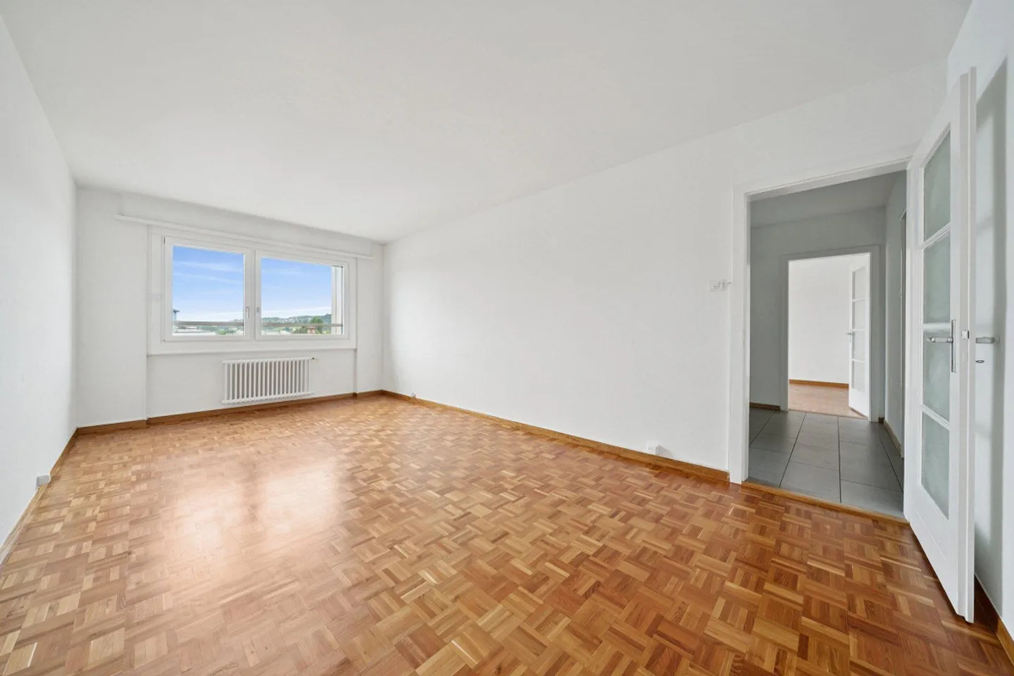 2.5 rooms with balcony, close to the center and the train station - Photo 7 of 11