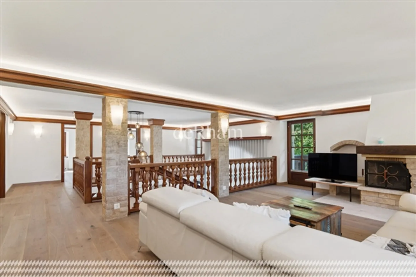 Unique renovated property of 406 m² in the heart of nature - Photo 5 of 15