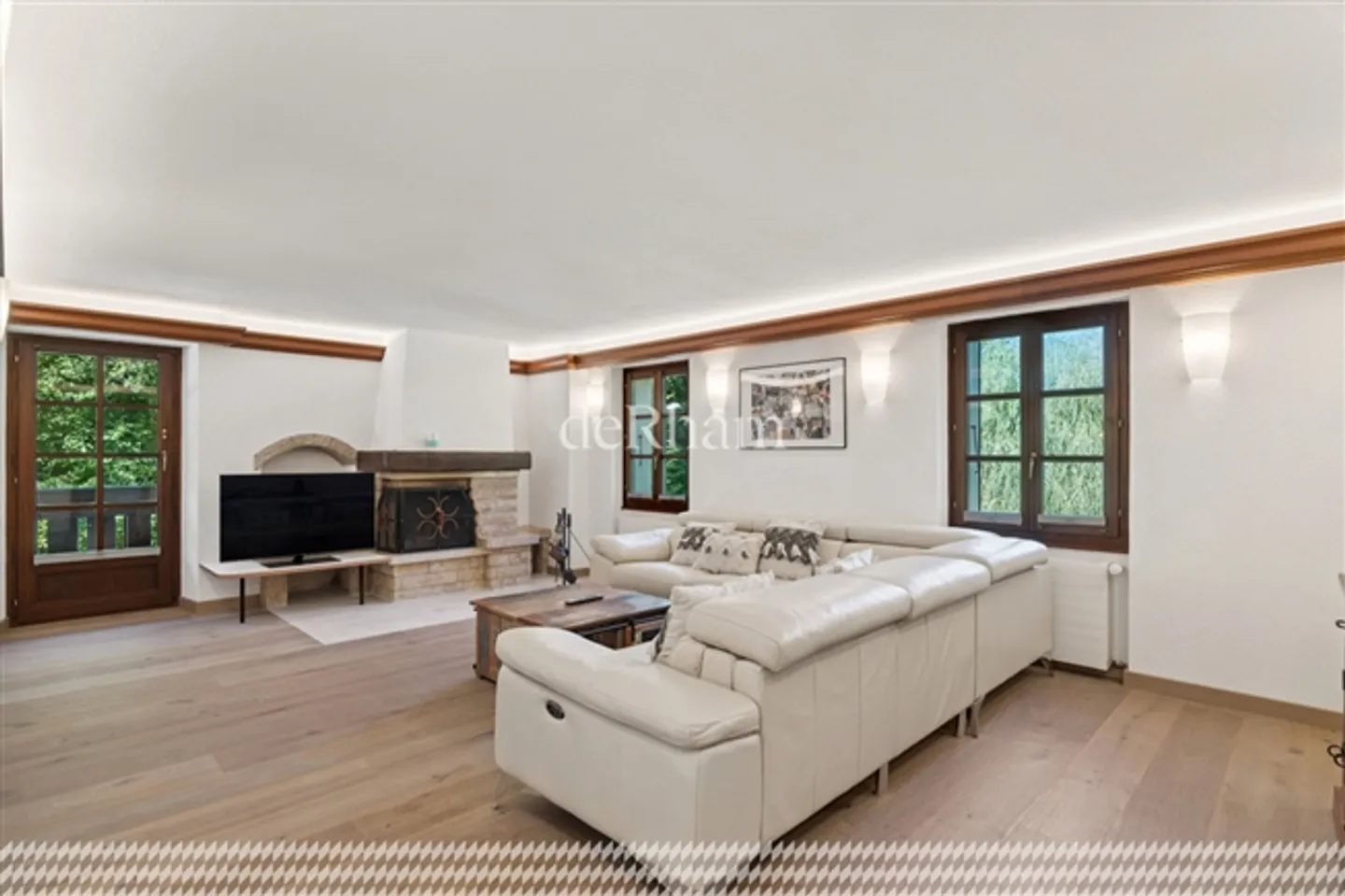 Unique renovated property of 406 m² in the heart of nature - Photo 6 of 15