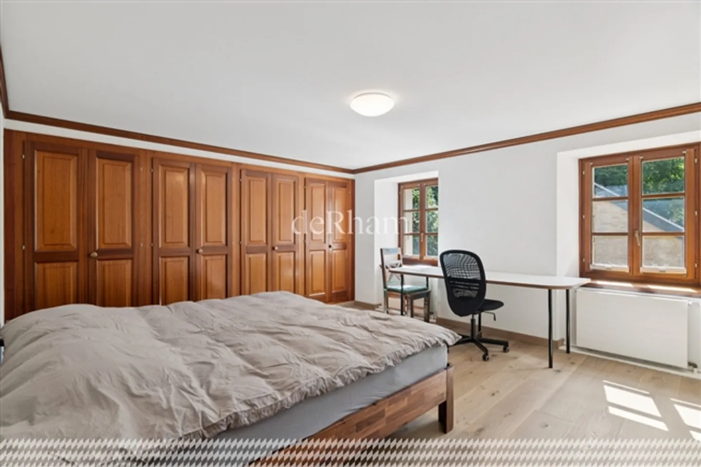 Unique renovated property of 406 m² in the heart of nature - Photo 7 of 15