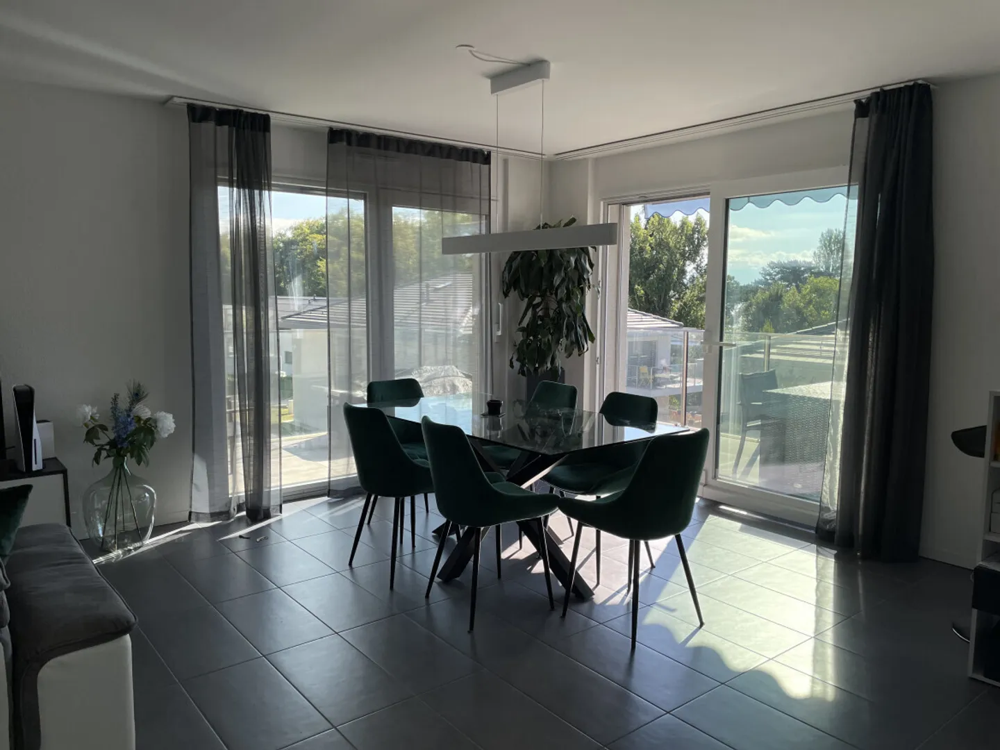MAGNIFICENT APARTMENT WITH BALCONY 200M FROM THE LAKE - Photo 2 of 7