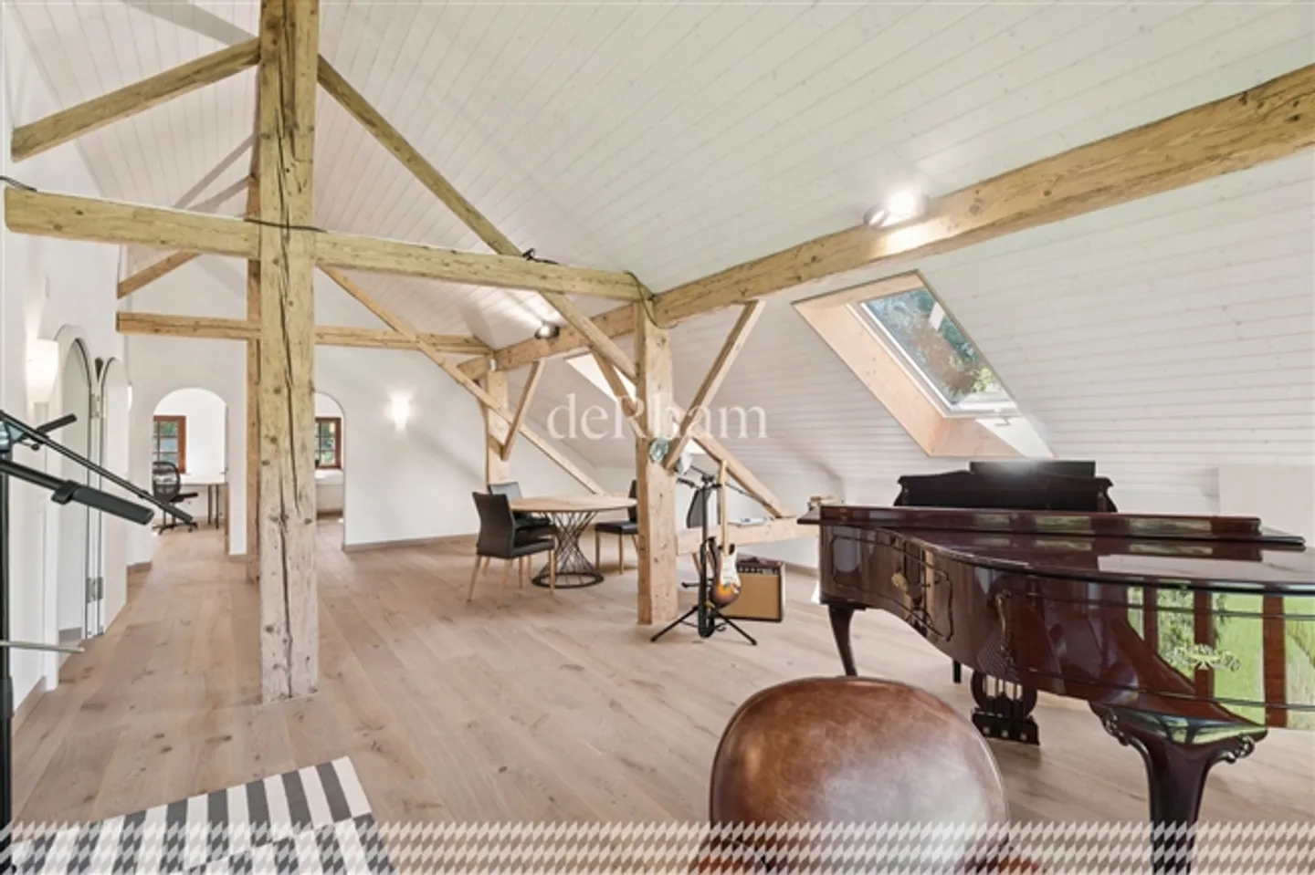 Unique renovated property of 406 m² in the heart of nature - Photo 11 of 15