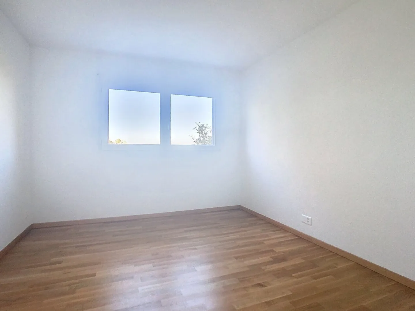 SUPERBE 4½ moderne Zimmer, gebaut im Jahr 2018 - Foto 7 von 11