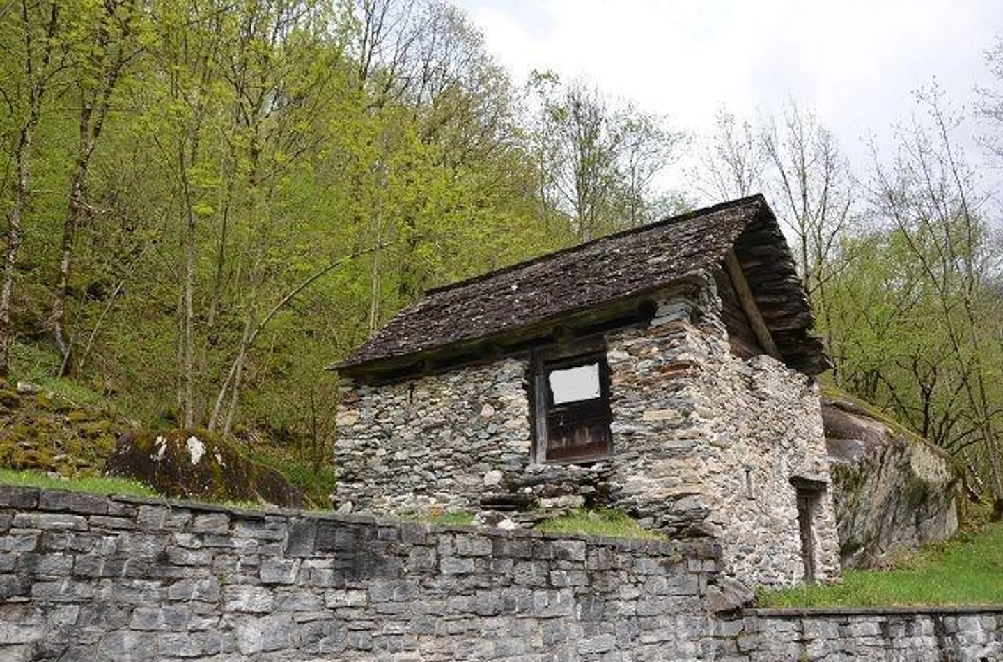 Rustico di 2 piani da ristrutturare nella natura con grande area boschiva - Foto 4 di 30