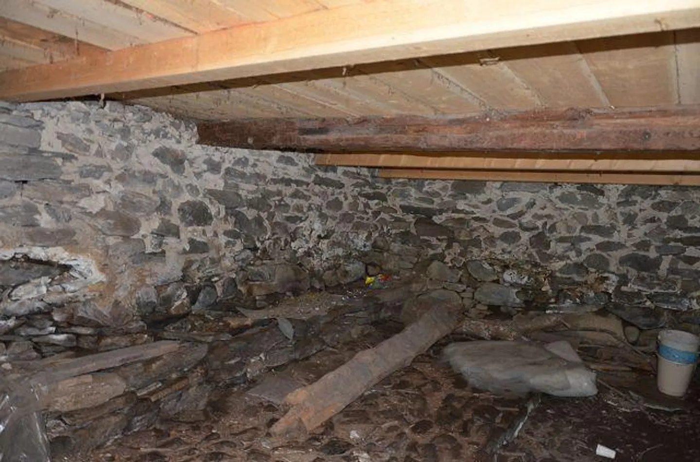 Rustico di 2 piani da ristrutturare nella natura con grande area boschiva - Foto 7 di 30