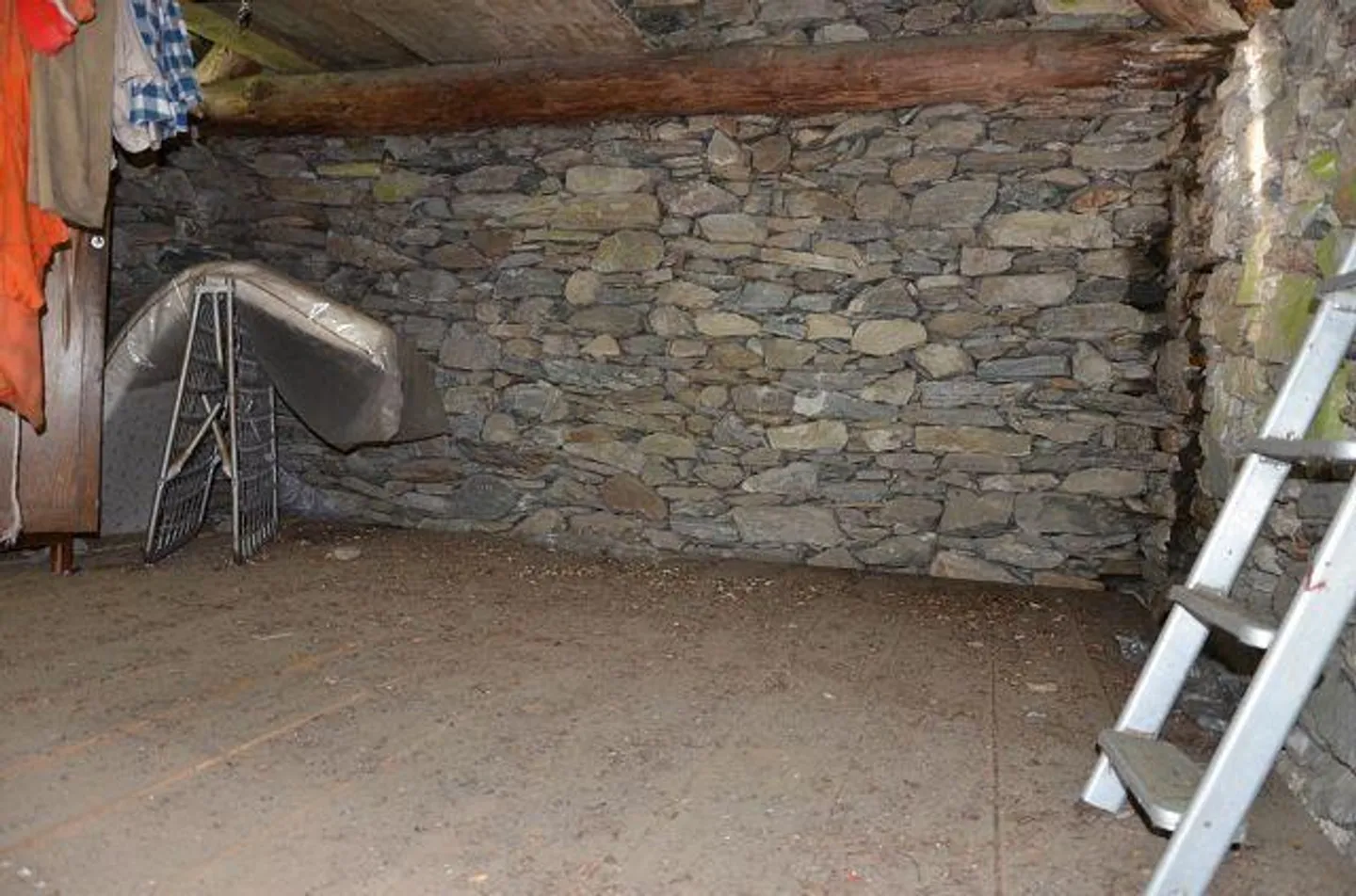 Rustico di 2 piani da ristrutturare nella natura con grande area boschiva - Foto 10 di 30