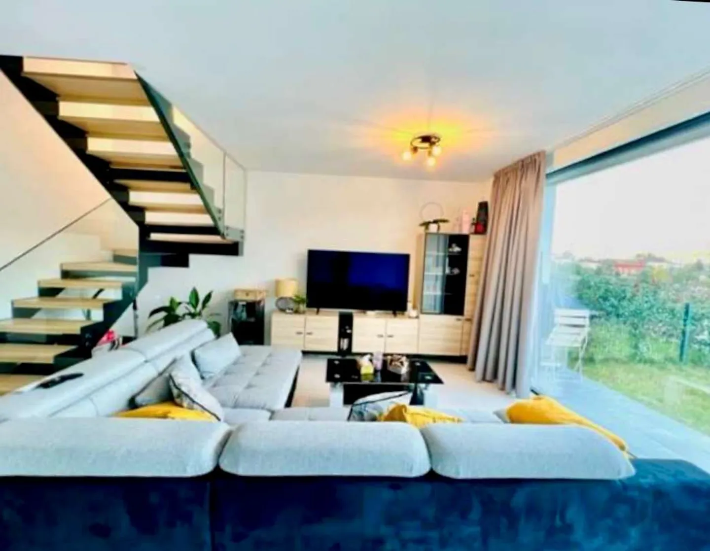 New Row Villa with Roof Garden and Private Garden - Photo 2 of 13