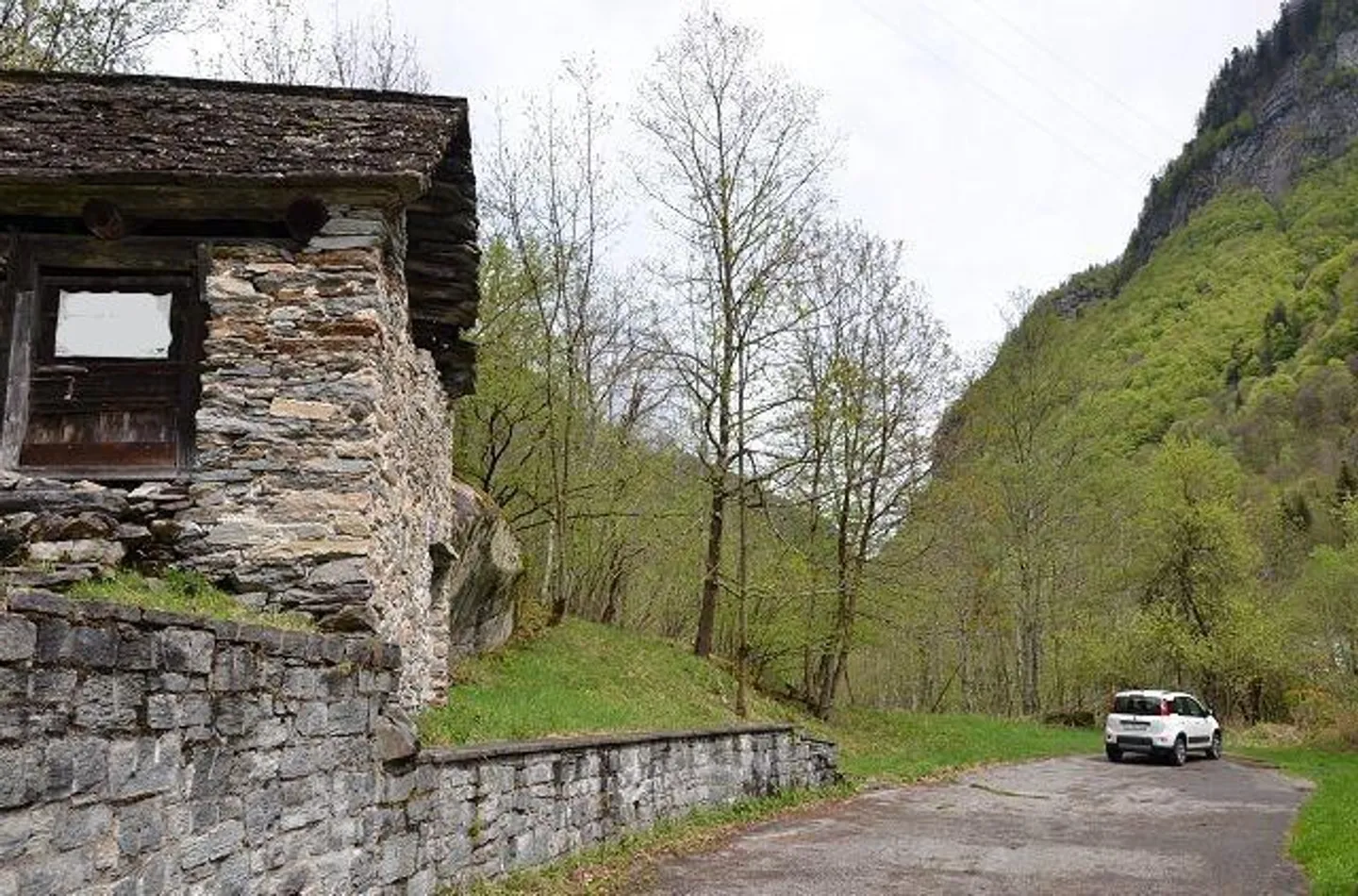 Rustico di 2 piani da ristrutturare nella natura con grande area boschiva - Foto 16 di 30