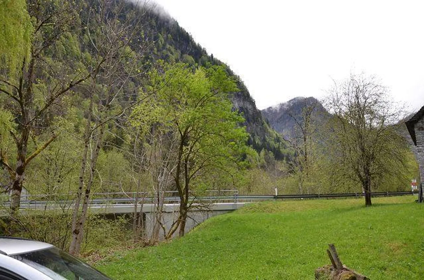 Rustico di 2 piani da ristrutturare nella natura con grande area boschiva - Foto 17 di 30