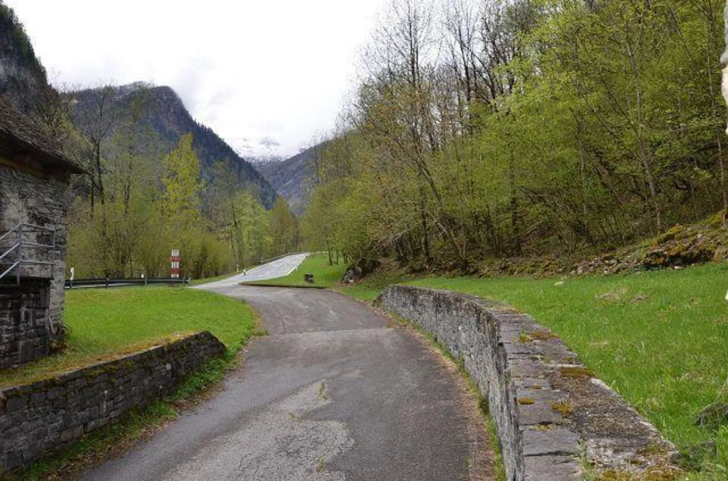 Rustico di 2 piani da ristrutturare nella natura con grande area boschiva - Foto 22 di 30