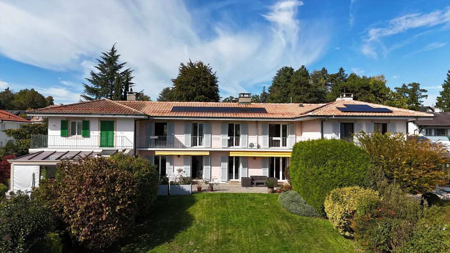 Casa contigua 7 stanze - Foto 1 di 13