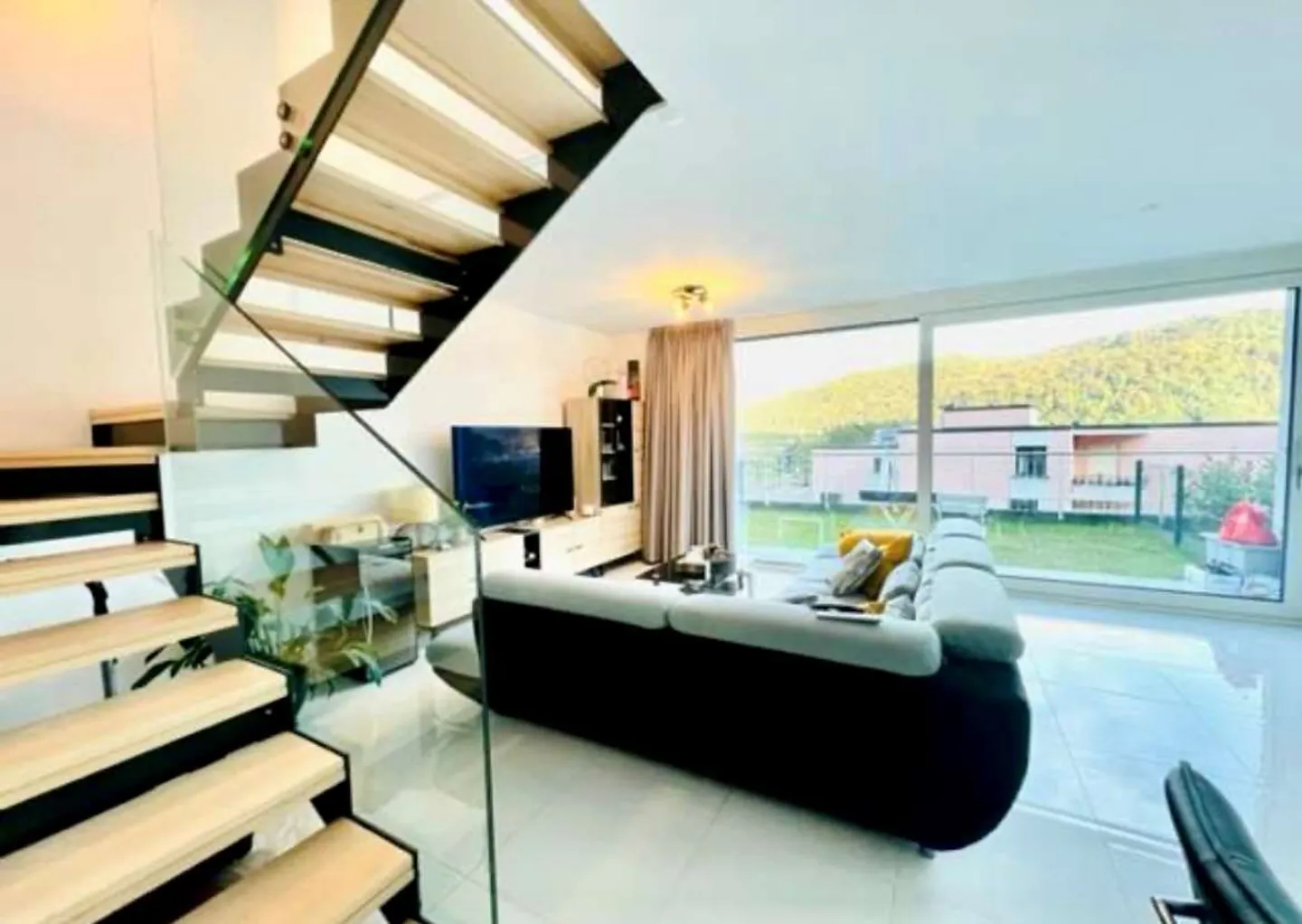 New Row Villa with Roof Garden and Private Garden - Photo 3 of 13