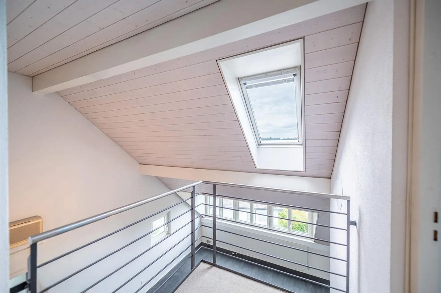 Centrale e tranquilla: Luminoso appartamento duplex di 3,5 locali con giardino d'inverno e balcone - Foto 13 di 13
