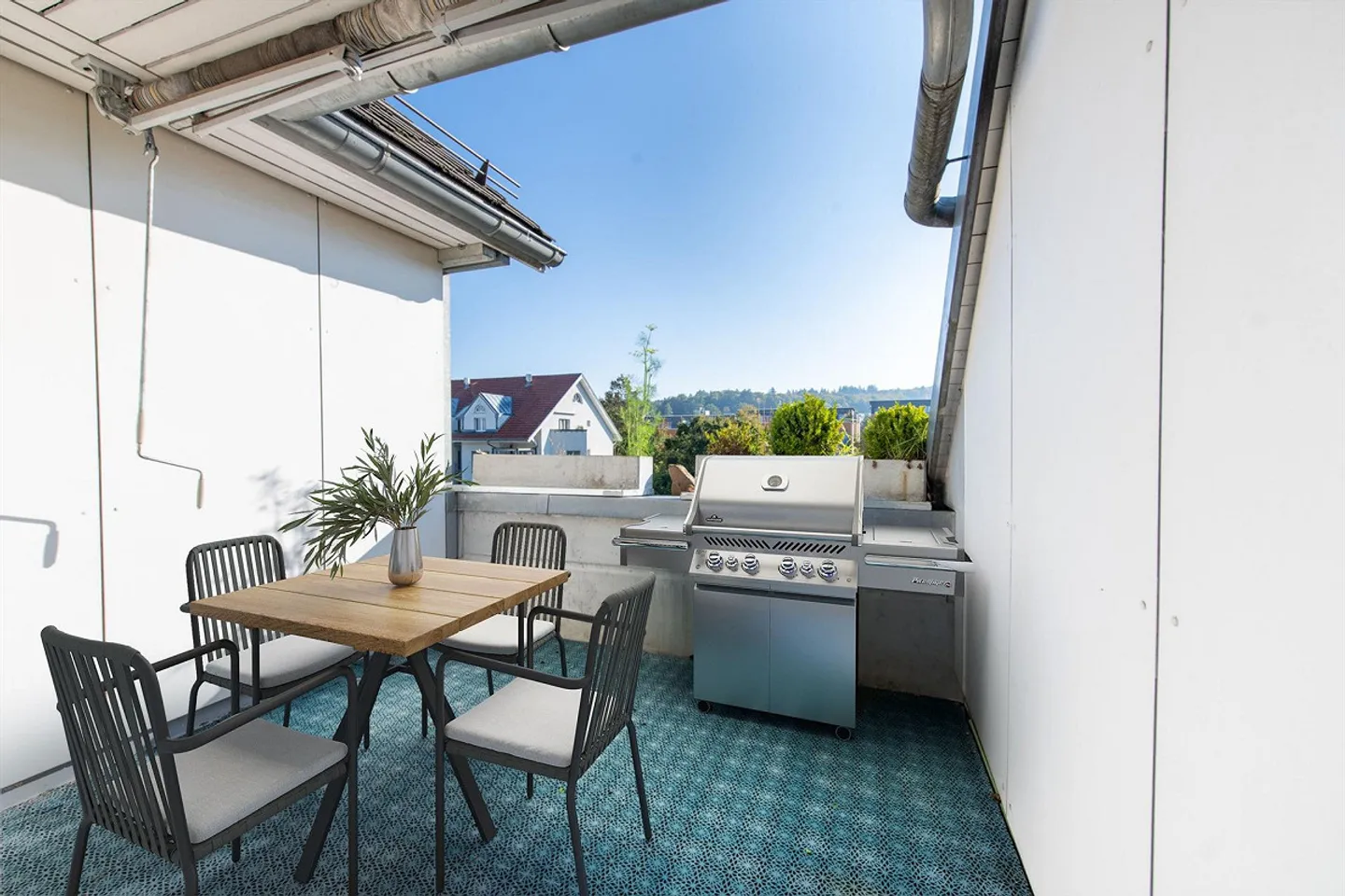 Centrale e tranquilla: Luminoso appartamento duplex di 3,5 locali con giardino d'inverno e balcone - Foto 8 di 13