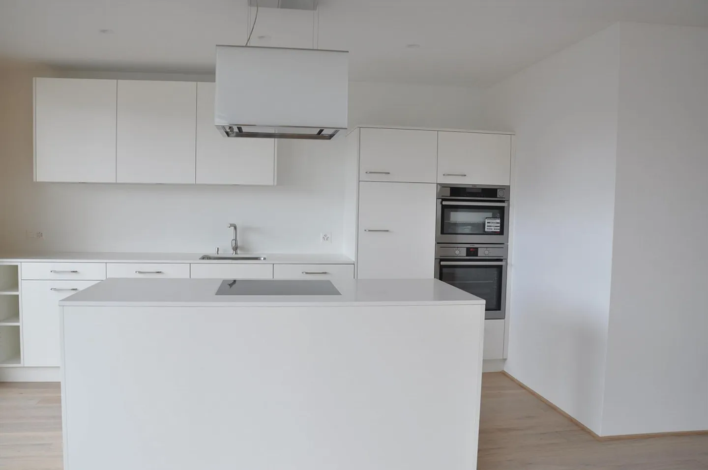 Modern Apartment - Photo 3 of 4