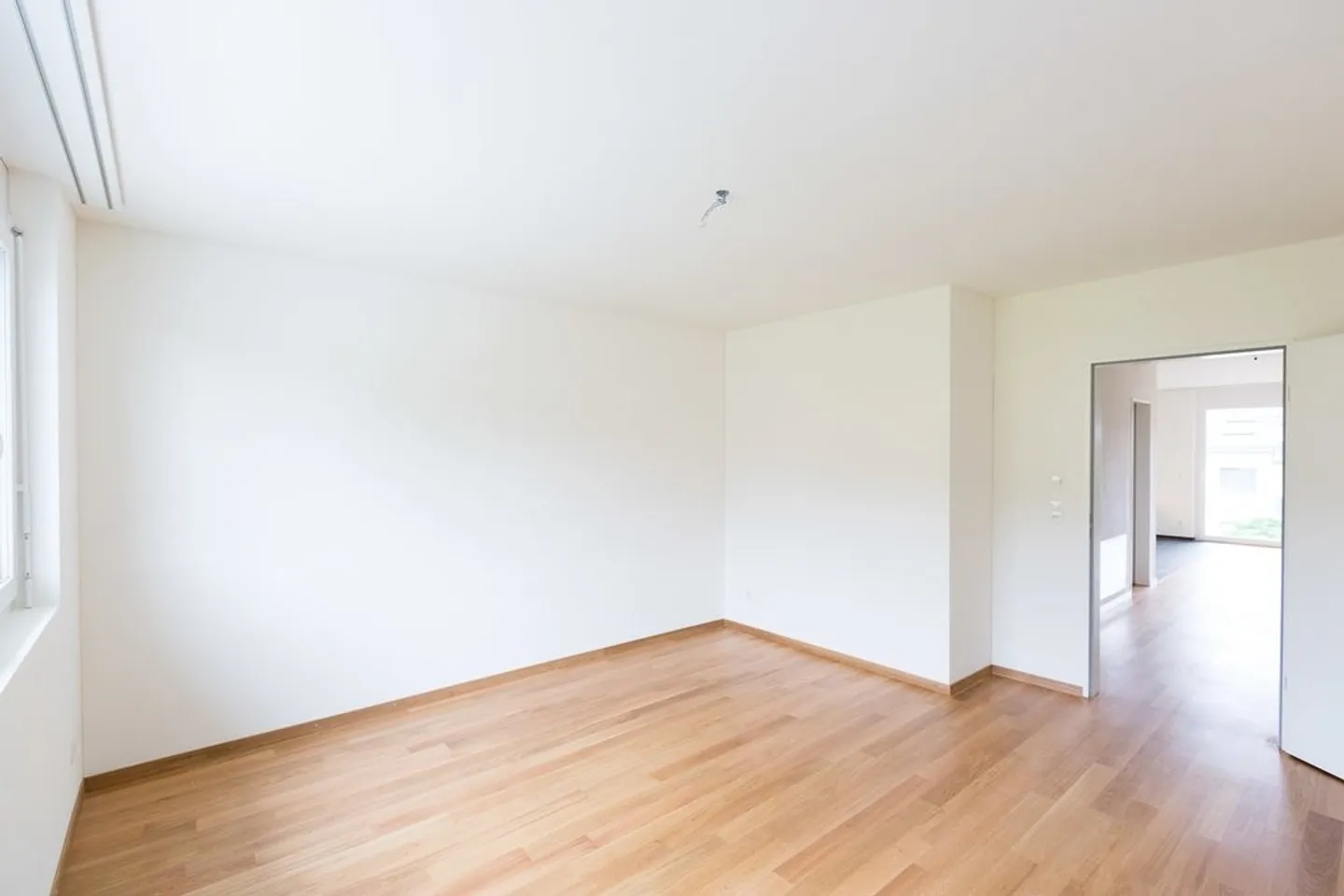 Modern 2.5-Room Apartment - Photo 3 of 10