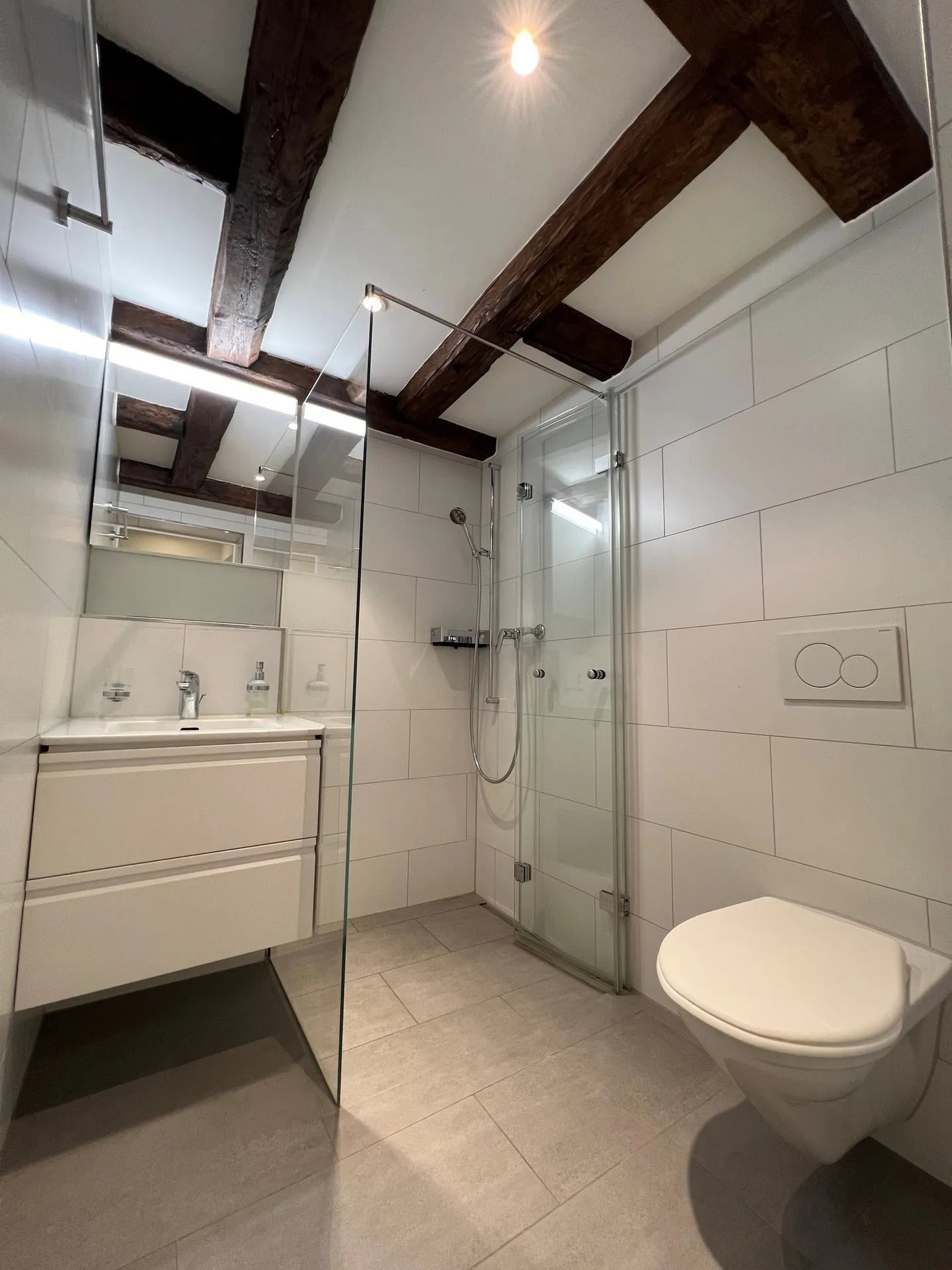 Charming 2-room apartment in historic building in Glarus - Photo 3 of 5