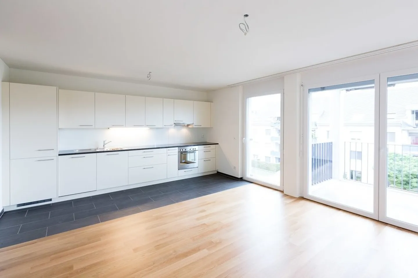 Modern 2.5-Room Apartment - Photo 4 of 10