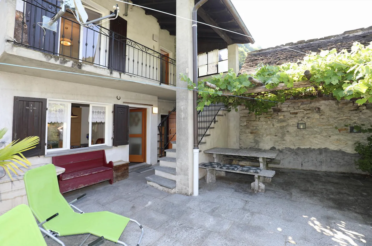 Holiday home/Rustic in the village center of Vogorno with beautiful views of the reservoir - Photo 6 of 18