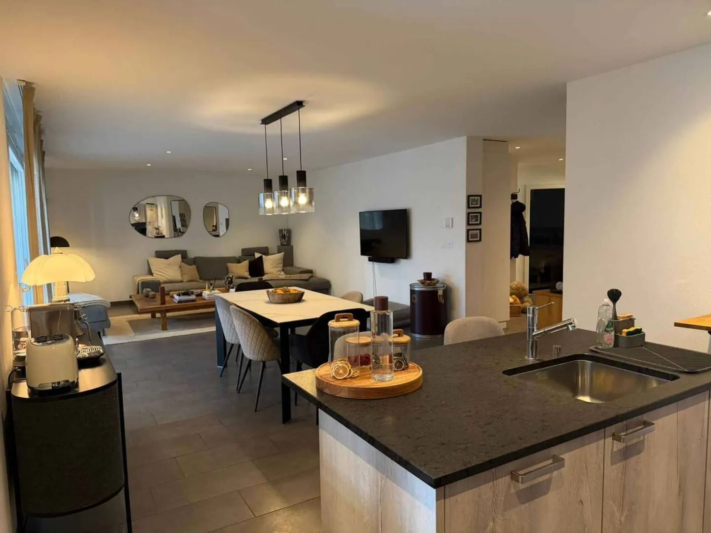 Zu vermieten - Wunderschöne 4,5 Zimmer mit Terrasse - Foto 2 von 8