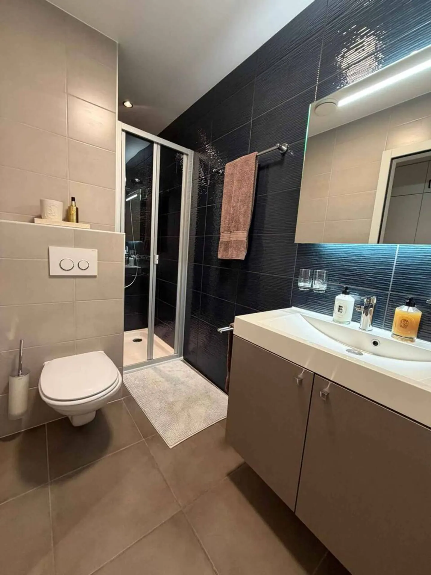 Zu vermieten - Wunderschöne 4,5 Zimmer mit Terrasse - Foto 8 von 8