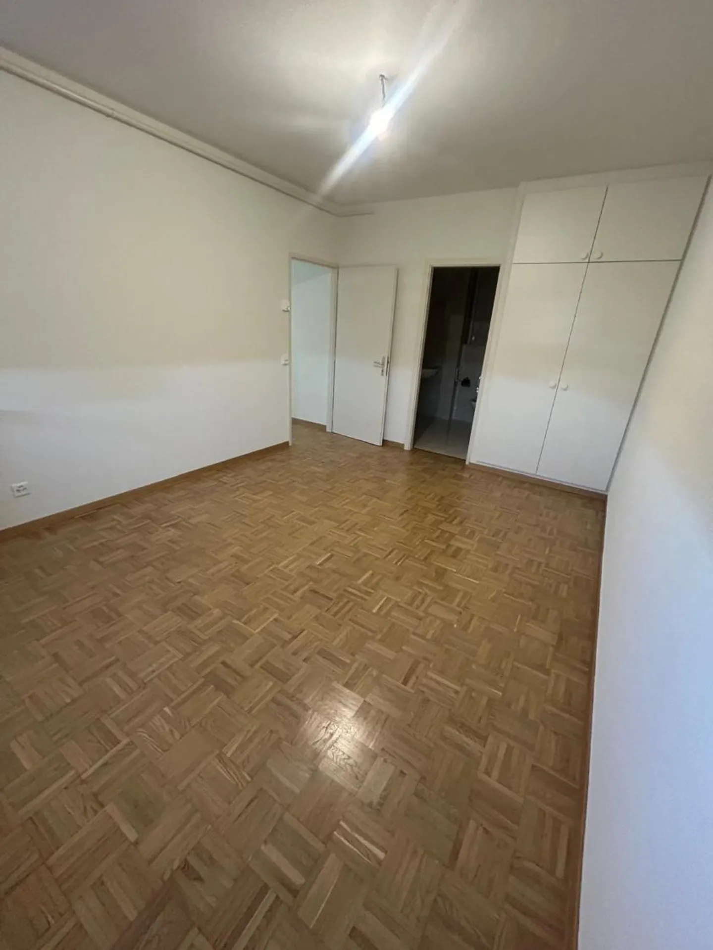 Appartement rénové avec balcon - Photo 3 sur 11