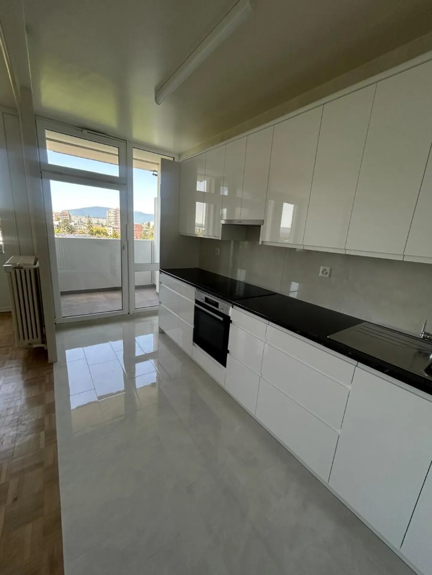 Appartement rénové avec balcon - Photo 7 sur 11