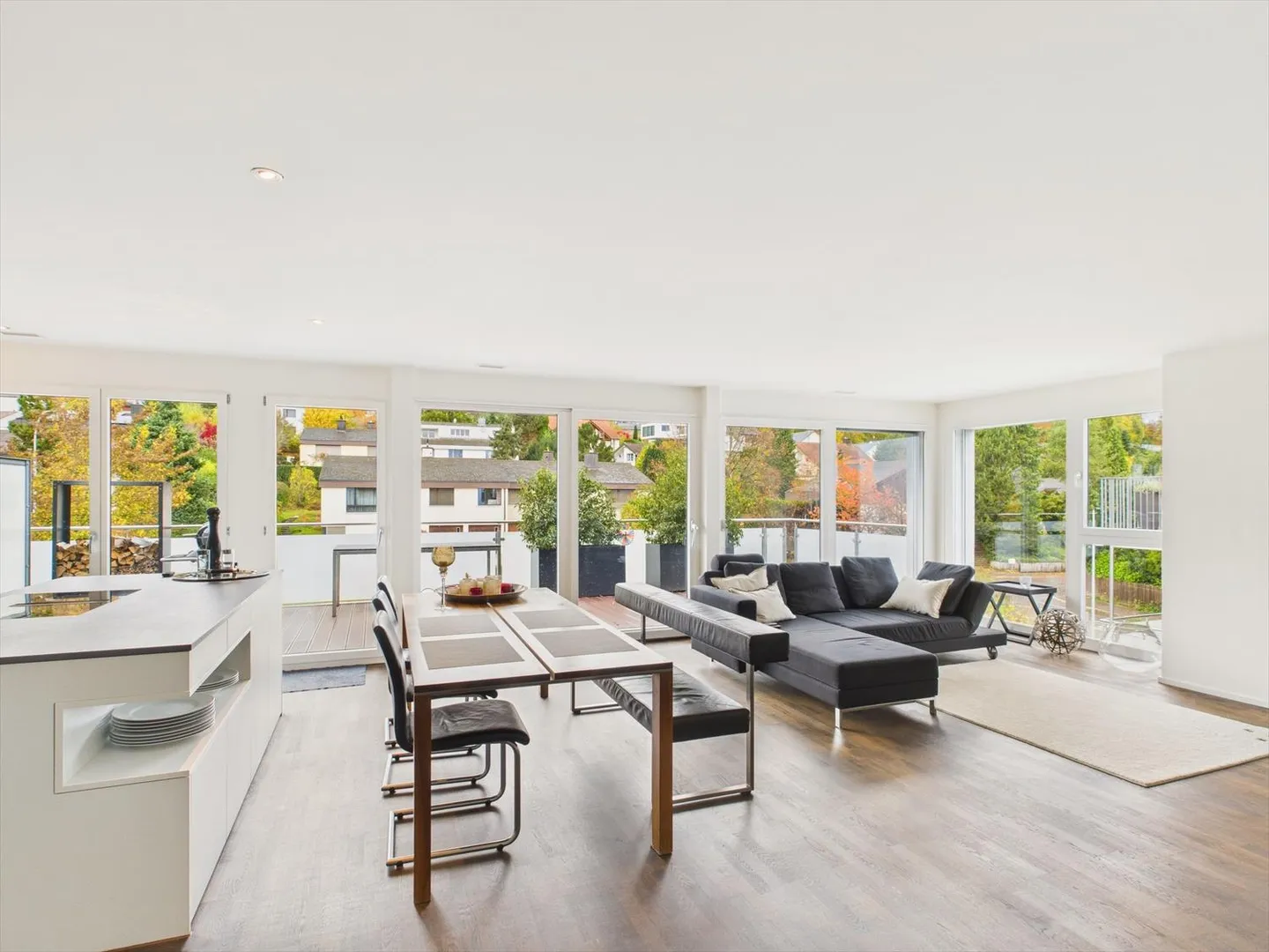 Spacious 5.5-room apartment with terrace in Ebmatingen, Canton of Zurich - Photo 1 of 13