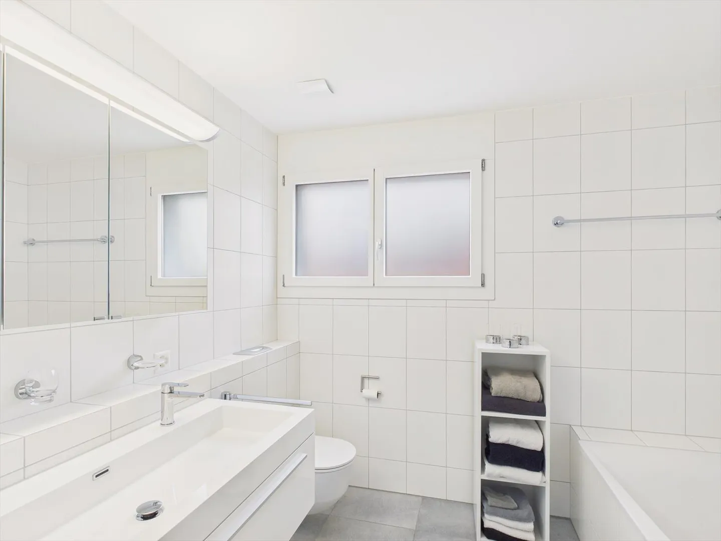 Spacious 5.5-room apartment with terrace in Ebmatingen, Canton of Zurich - Photo 9 of 13