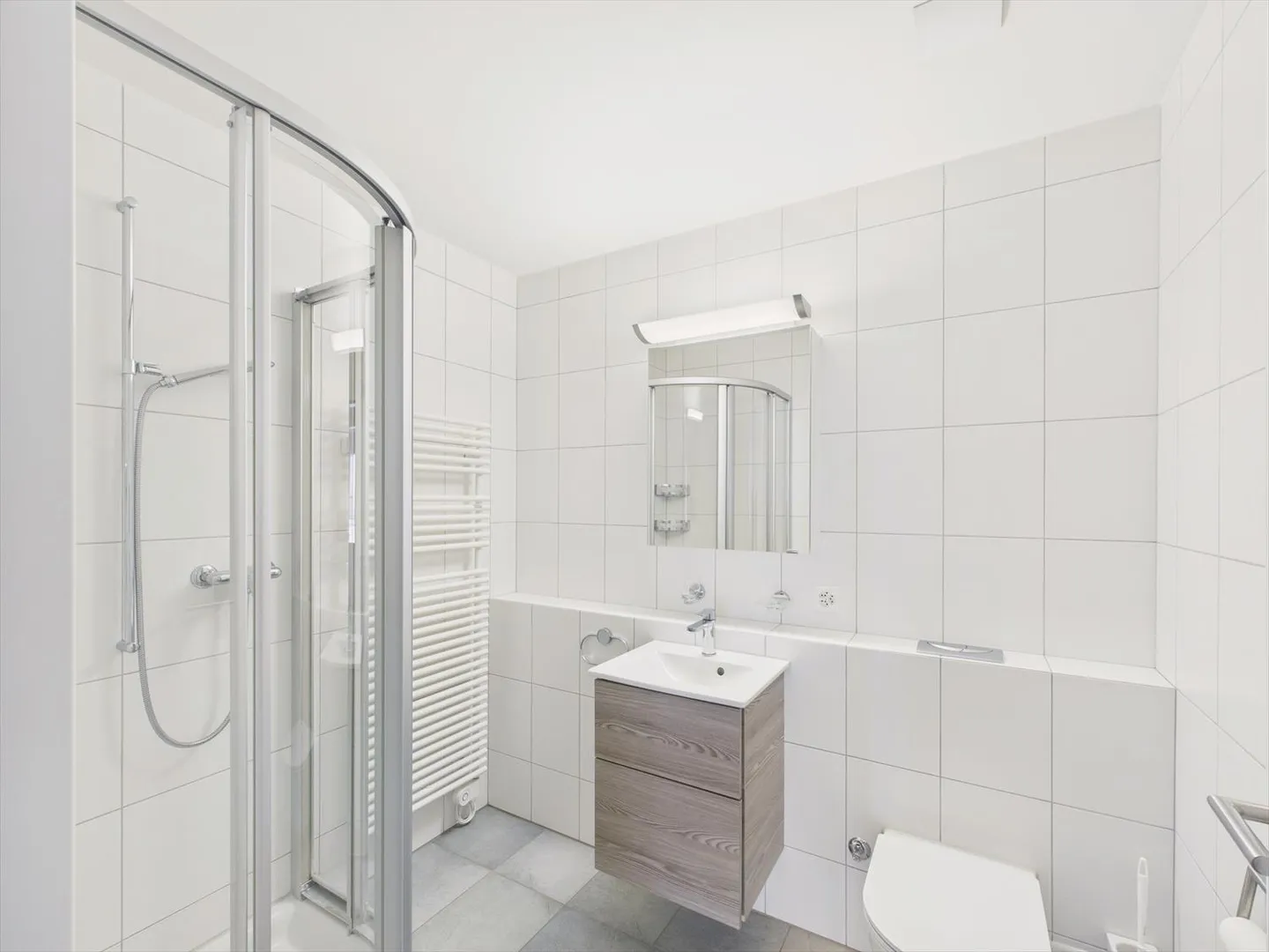 Spacious 5.5-room apartment with terrace in Ebmatingen, Canton of Zurich - Photo 10 of 13