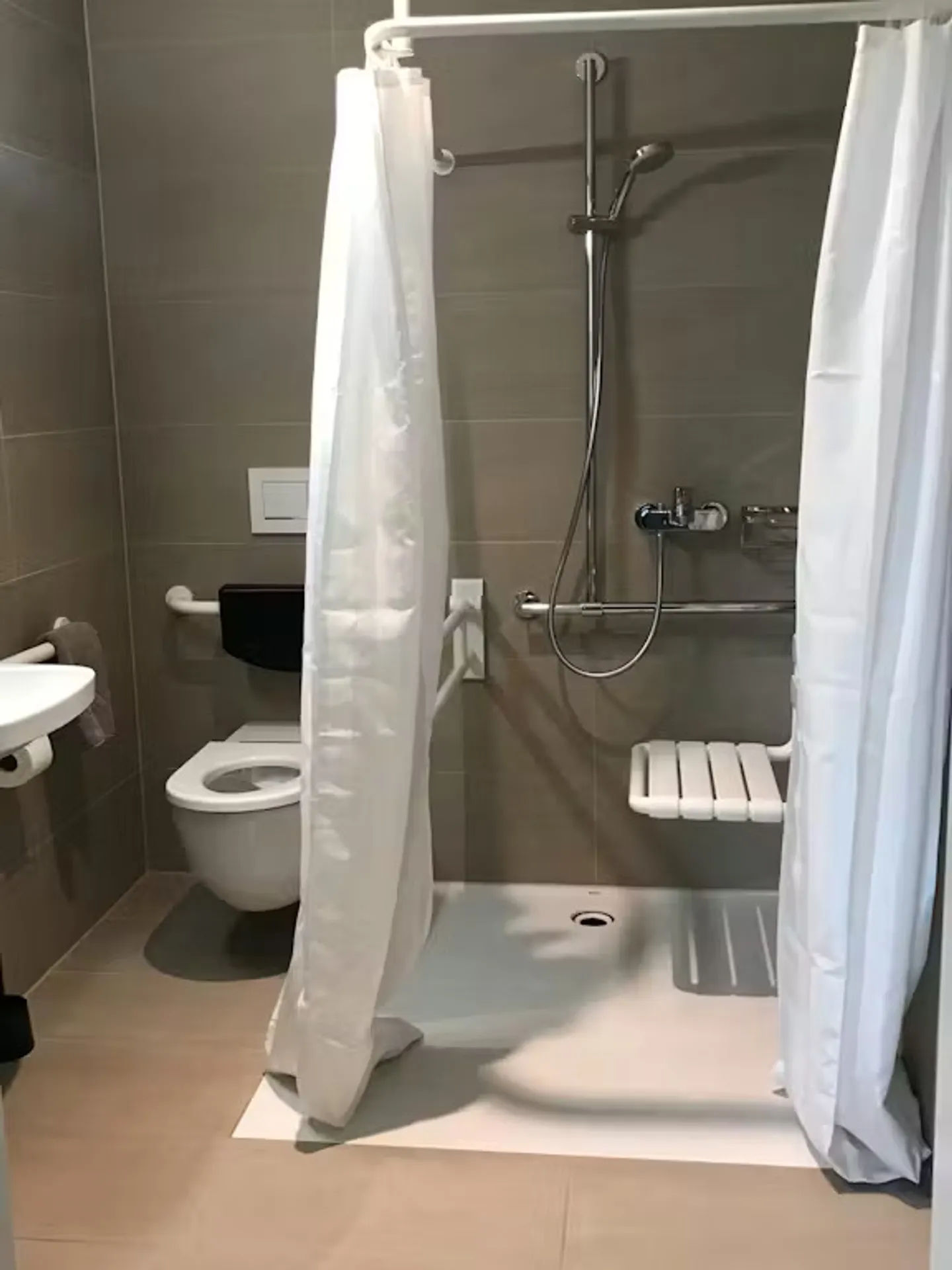 Modern Apartment in Basel - Photo 7 of 10