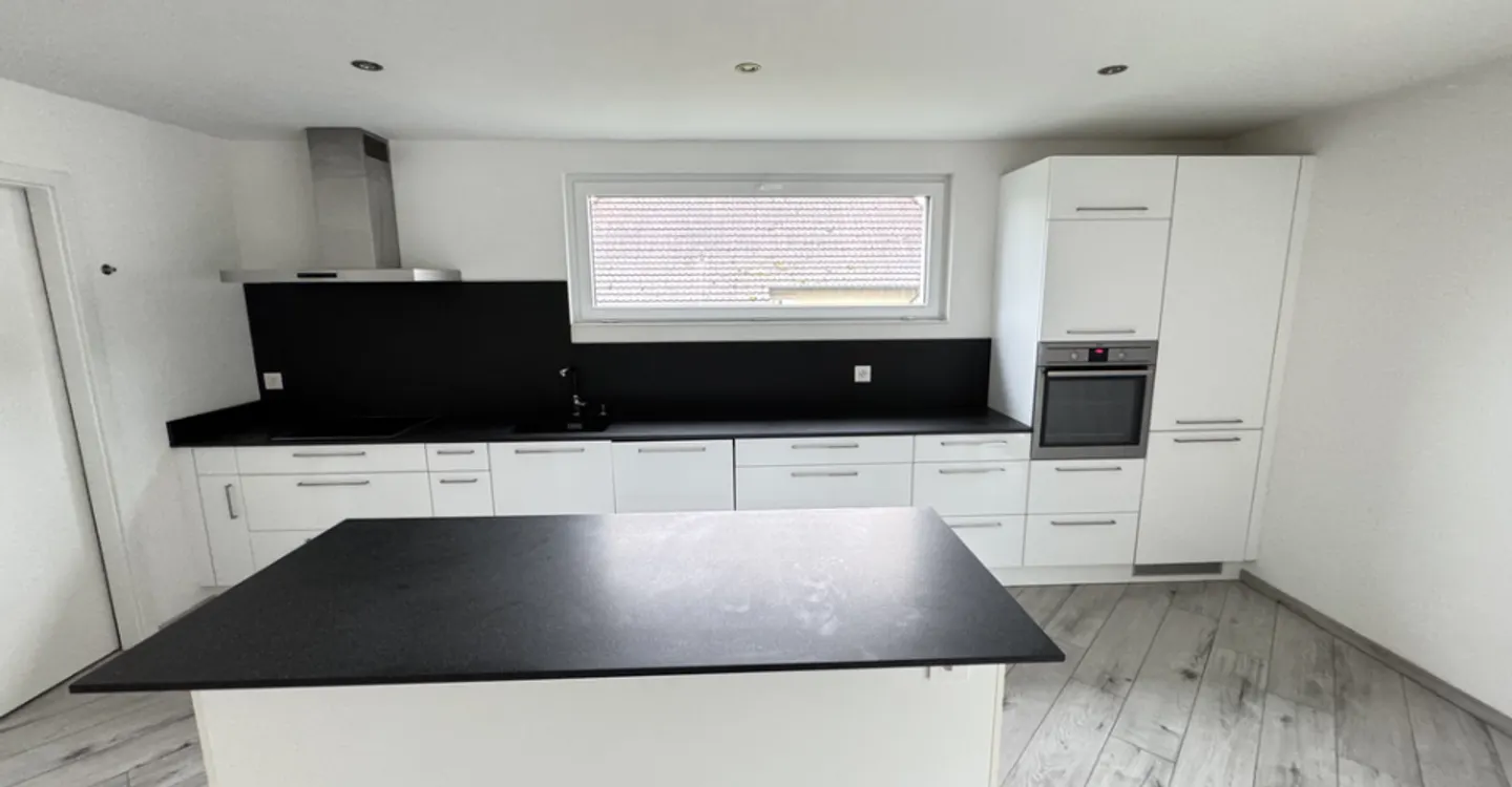 Ein großer Balkon und ein sehr geräumiges Wohnzimmer - Foto 7 von 11