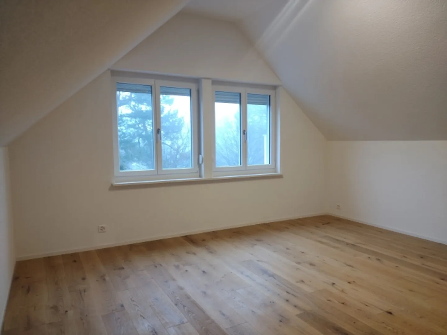 Maison d'angle rénovée de 6,5 pièces avec un jardin de rêve à Buchs - Photo 7 sur 13