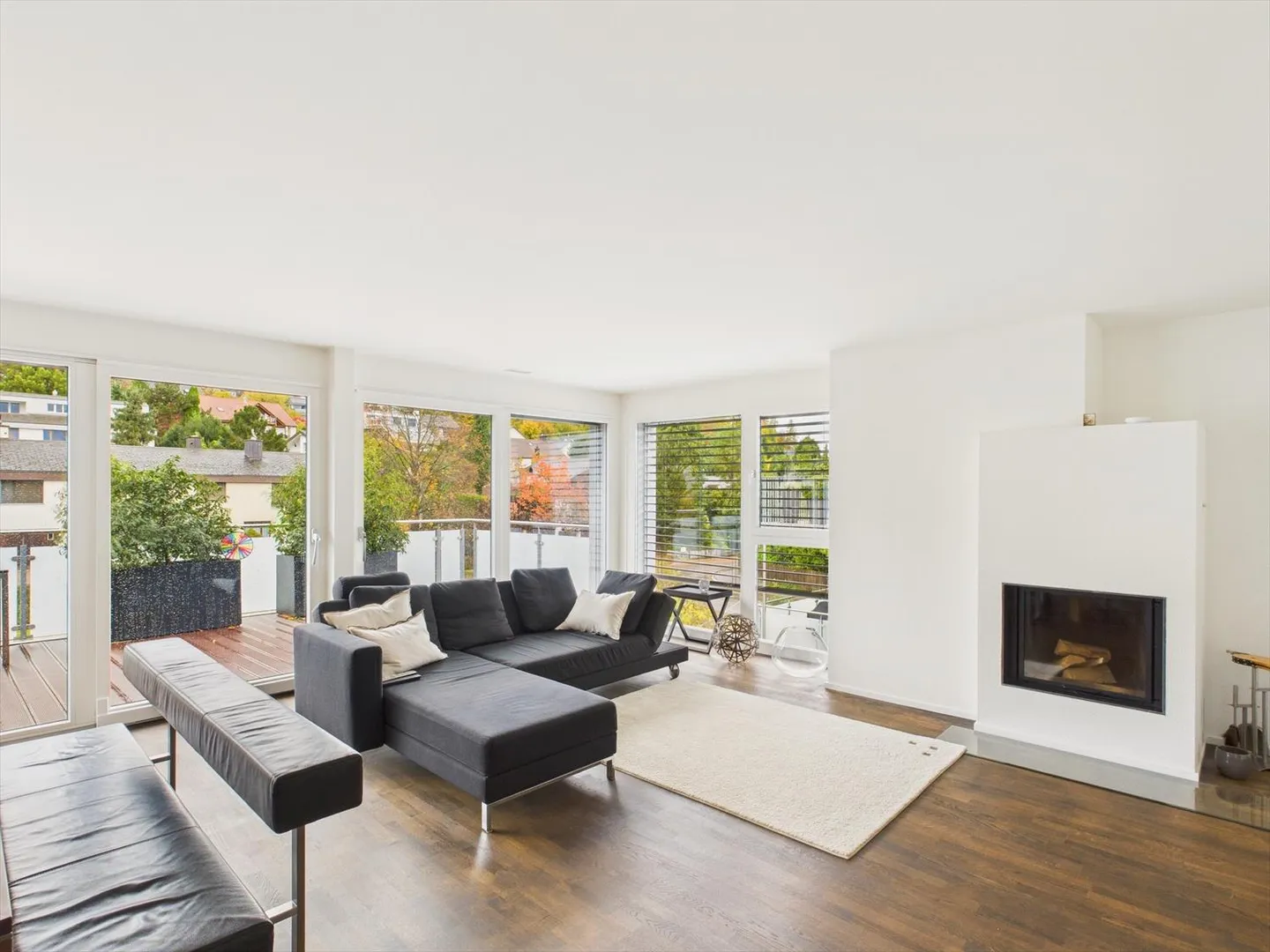 Spacious 5.5-room apartment with terrace in Ebmatingen, Canton of Zurich - Photo 2 of 13