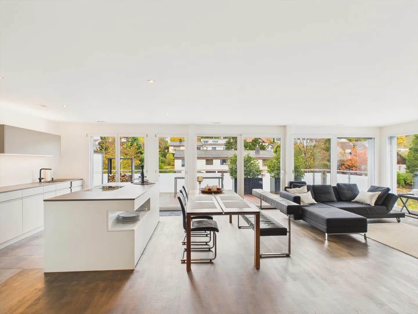 Spacious 5.5-room apartment with terrace in Ebmatingen, Canton of Zurich - Photo 4 of 13