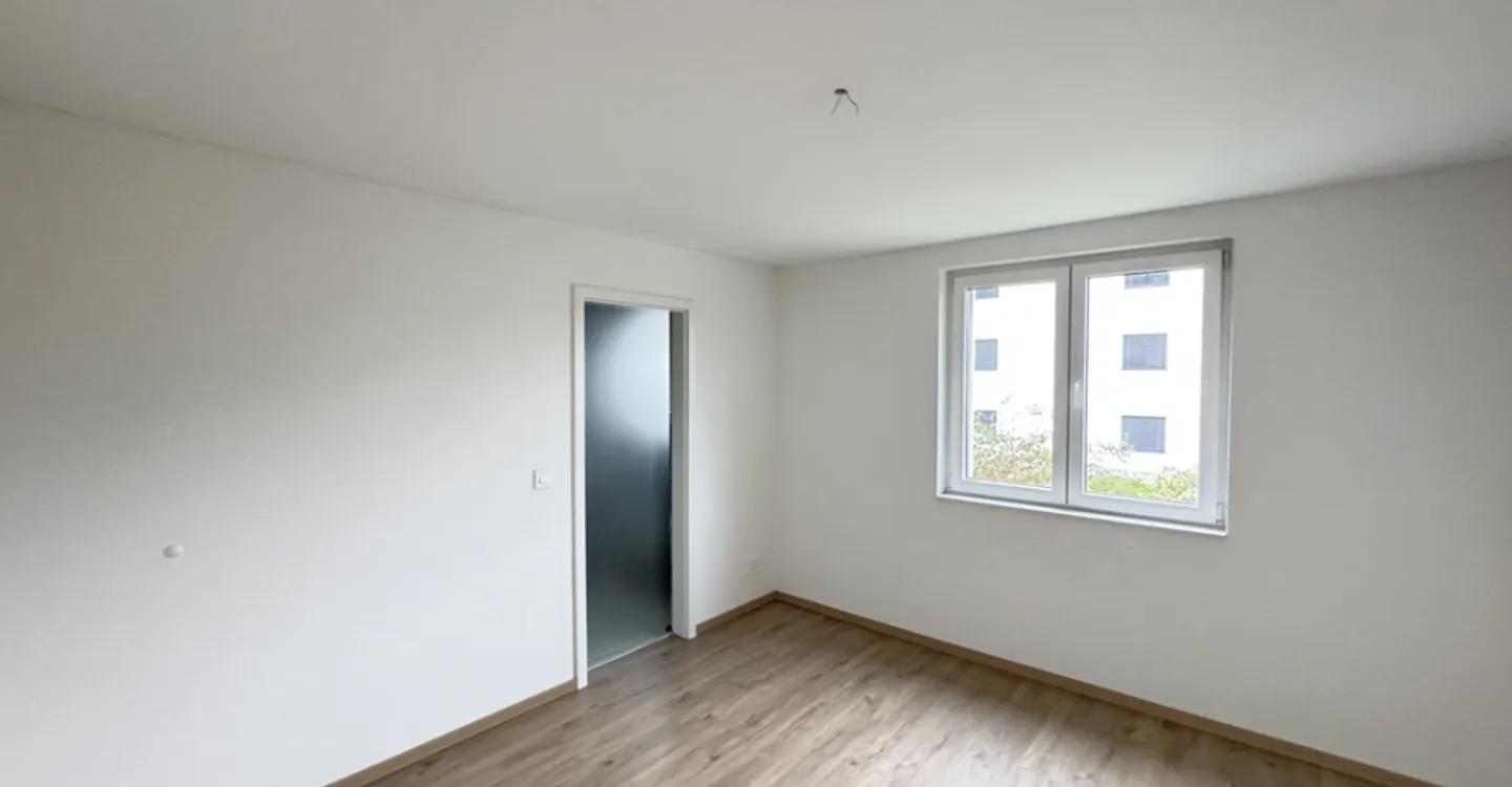 Ein großer Balkon und ein sehr geräumiges Wohnzimmer - Foto 9 von 11