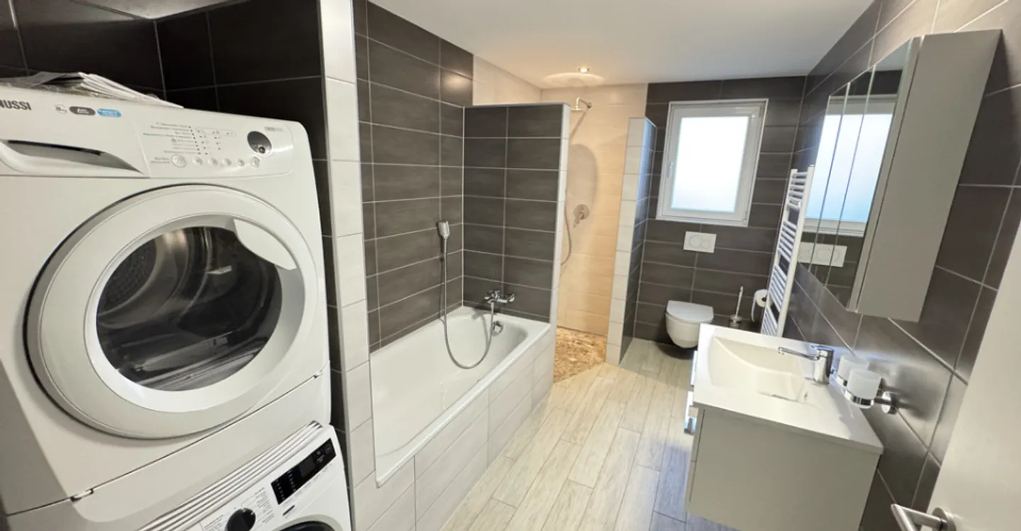 Ein großer Balkon und ein sehr geräumiges Wohnzimmer - Foto 11 von 11