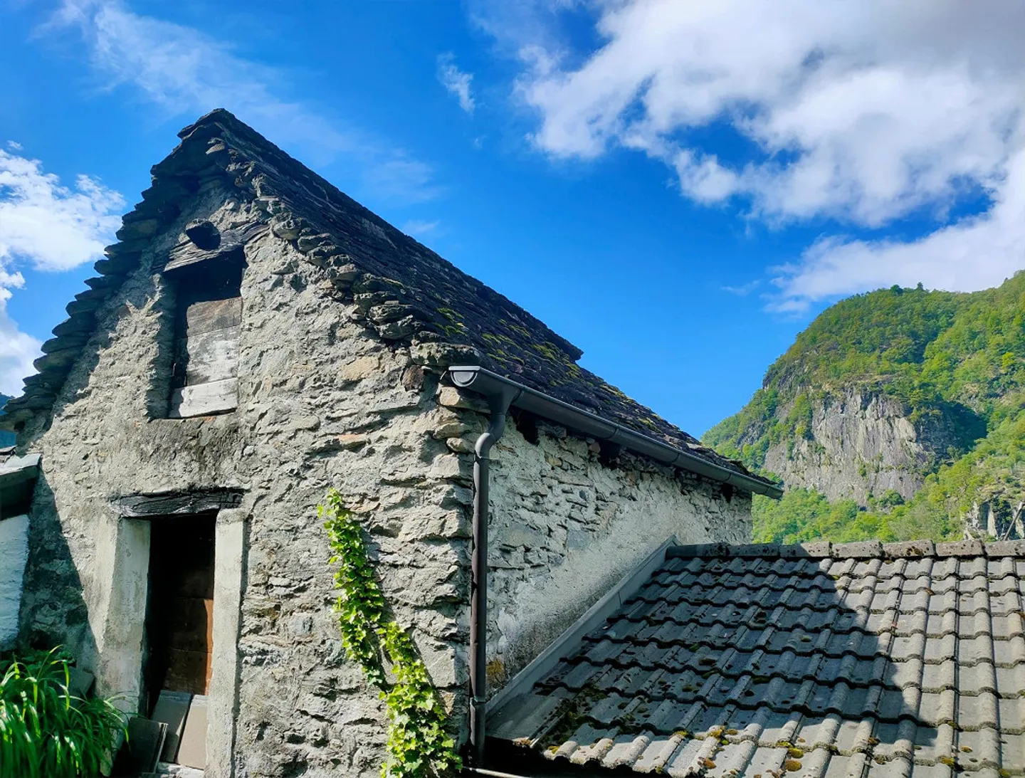 Holiday home/Rustic in the village center of Vogorno with beautiful views of the reservoir - Photo 17 of 18