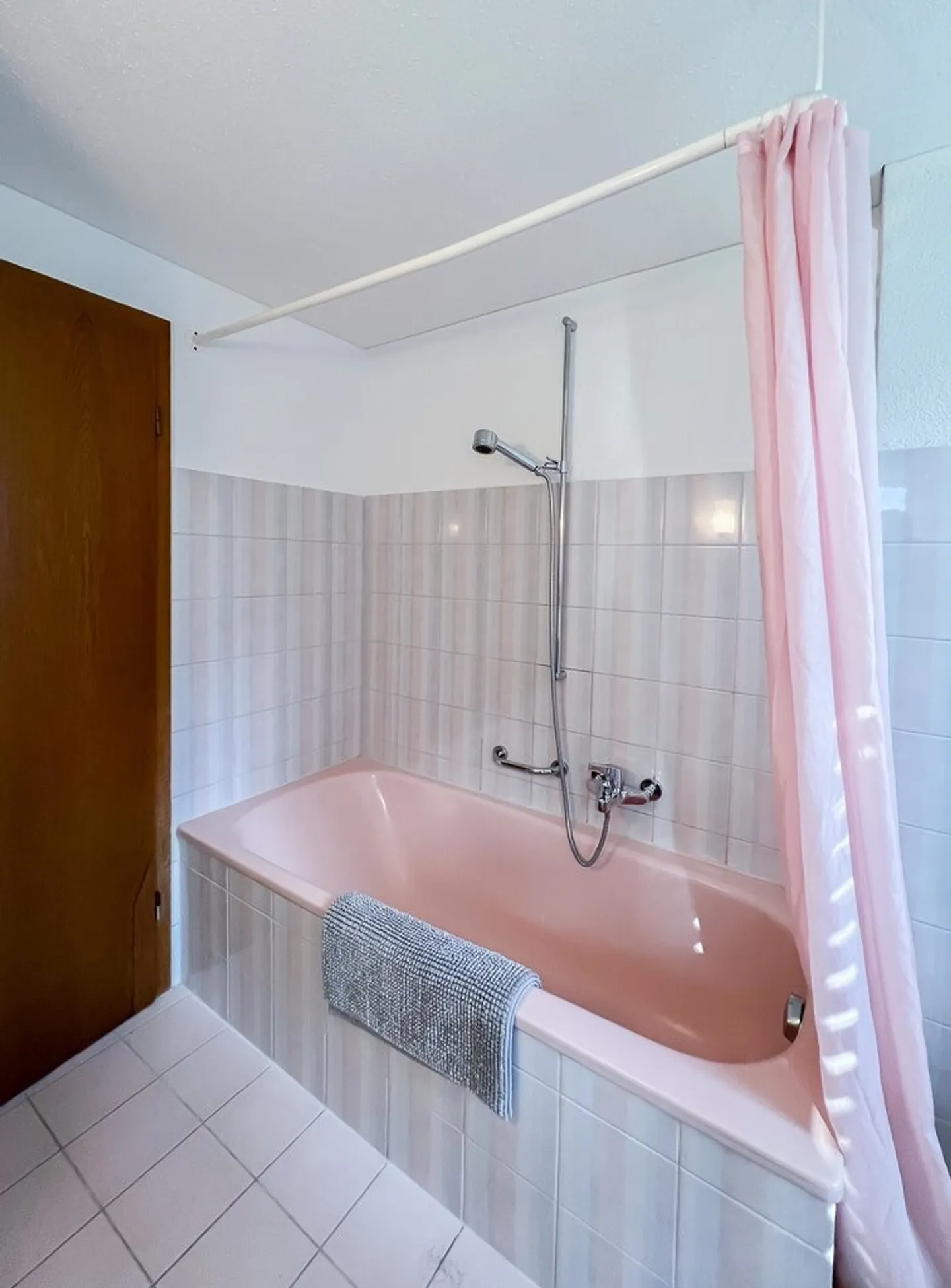 Appartamento 2 camere affascinante in una posizione tranquilla e soleggiata - Foto 5 di 7