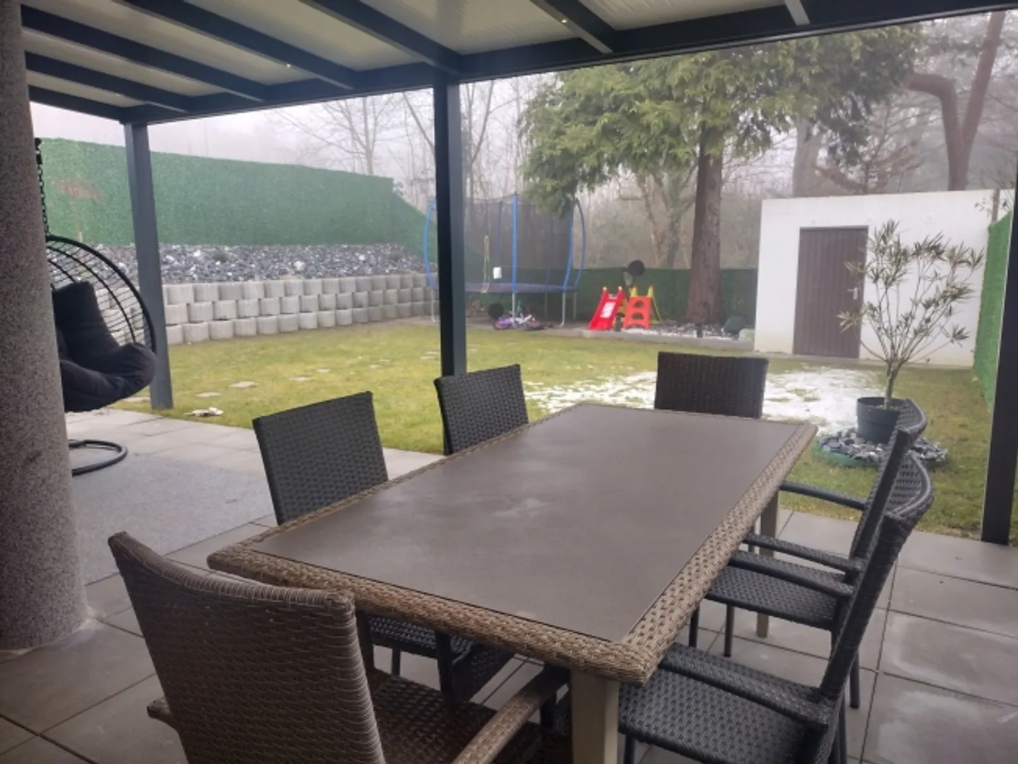 Maison d'angle rénovée de 6,5 pièces avec un jardin de rêve à Buchs - Photo 10 sur 13