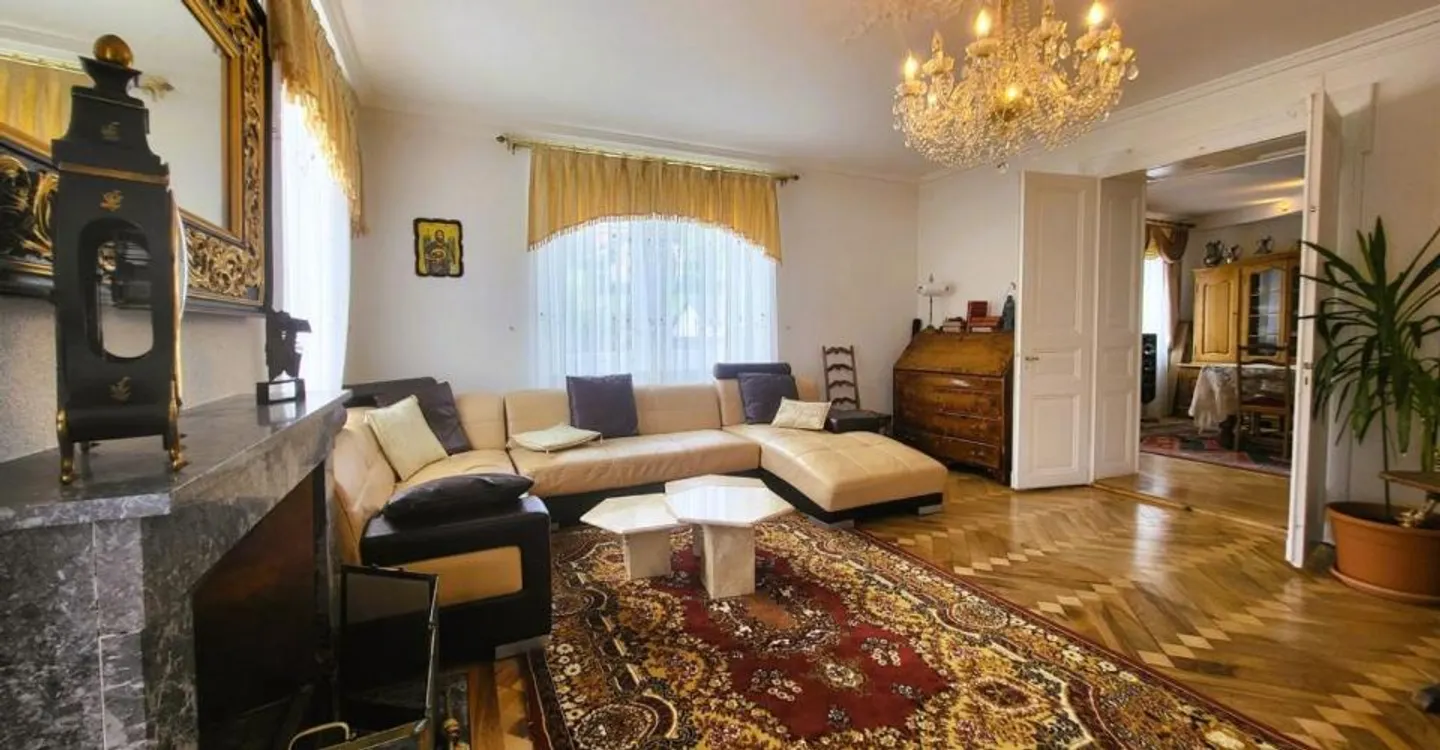 Appartement rénové charmant - Photo 3 sur 13