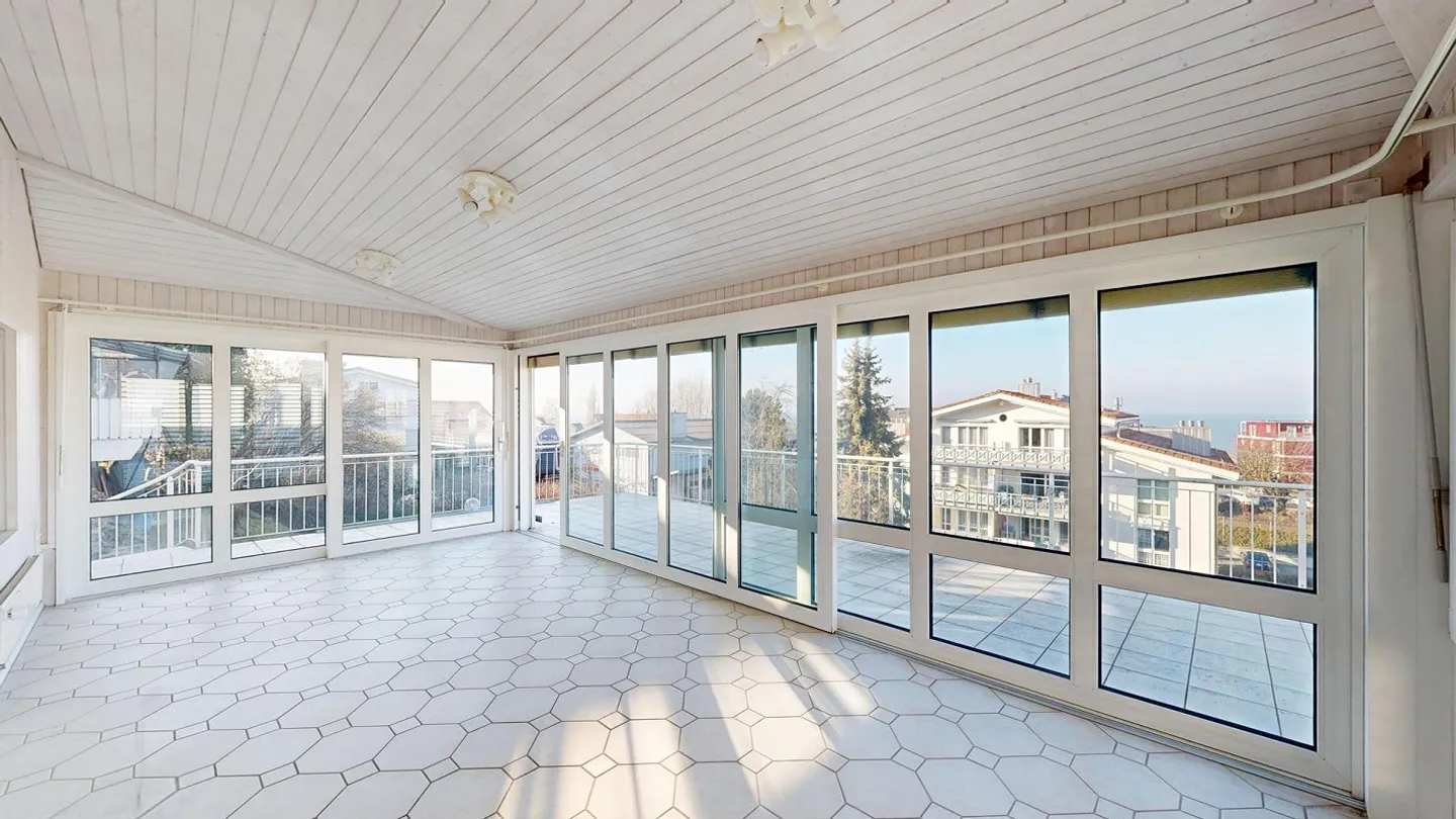 Ampia casa unifamiliare con vista sul lago e appartamento - Foto 4 di 12