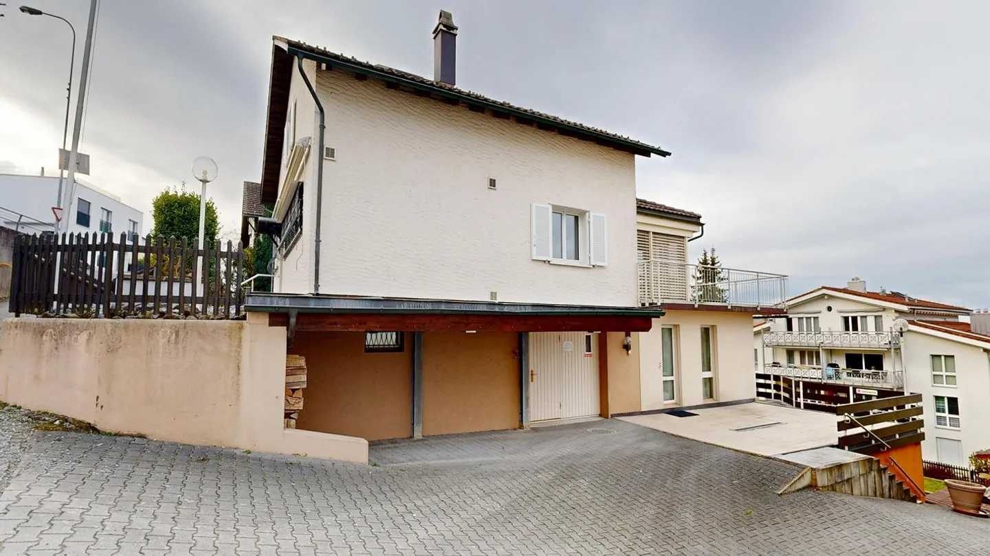 Ampia casa unifamiliare con vista sul lago e appartamento - Foto 6 di 12